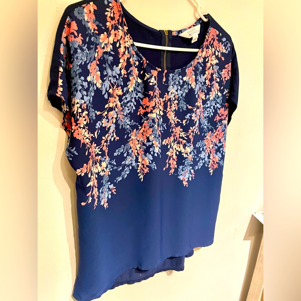 Blue Cap Sleeve blouse w/ beautiful floral print and detail zipper back, size L